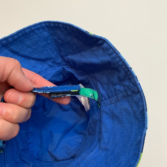 Old Navy boy swim trunks with hat - Picture 6 of 7